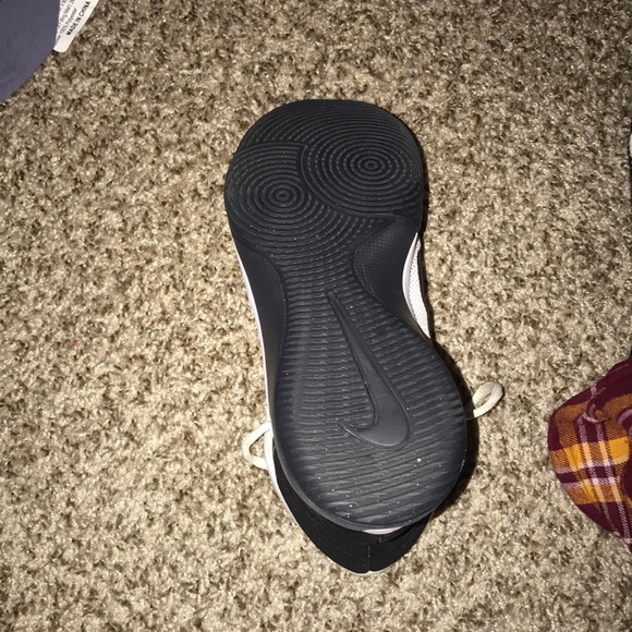 High top Nike - Picture 2 of 3